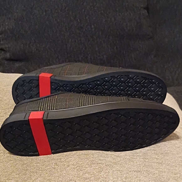 Black and Red Men's Sneakers - Picture 4 of 7